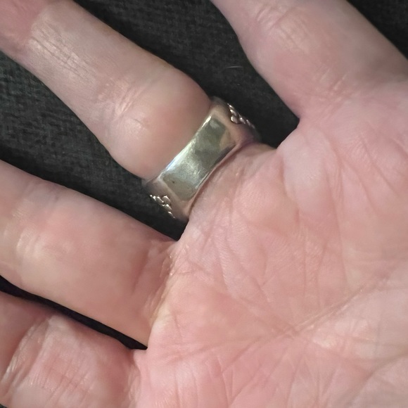 Large silver statement ring - Picture 3 of 5